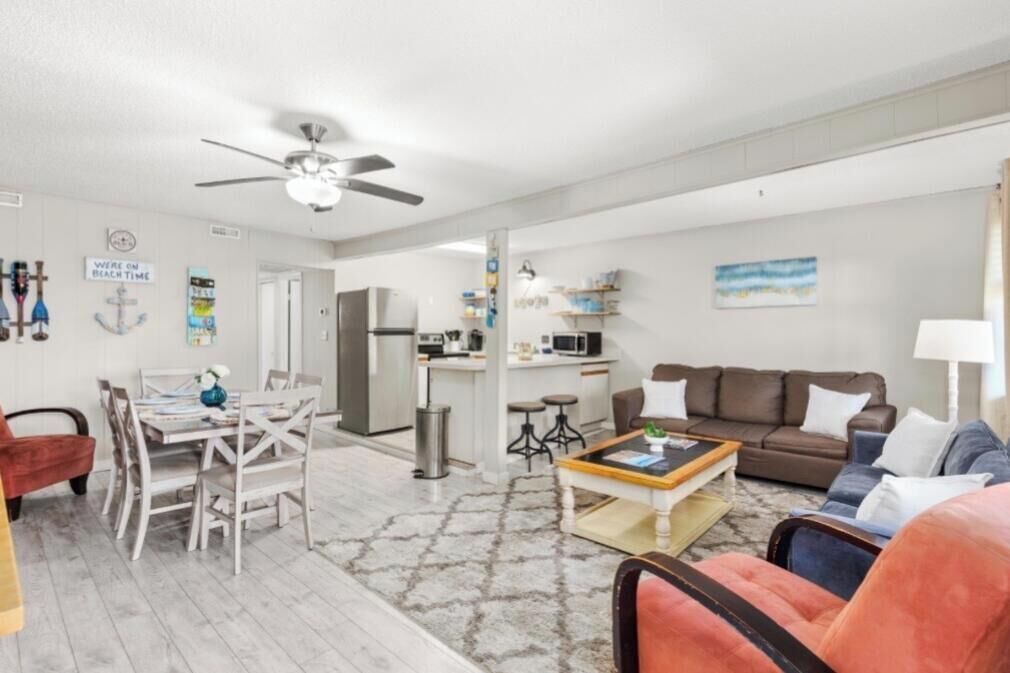 Photo of Livingroom in Caine Woods