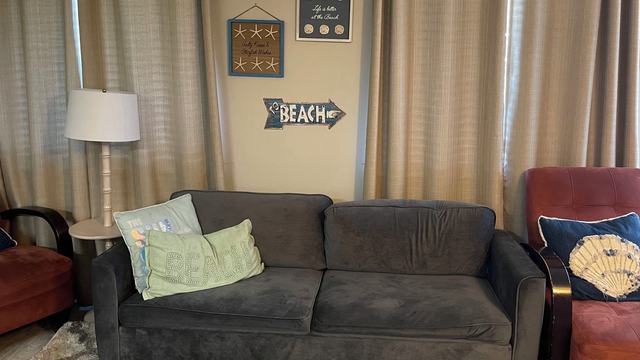 Photo of Livingroom in Caine Woods