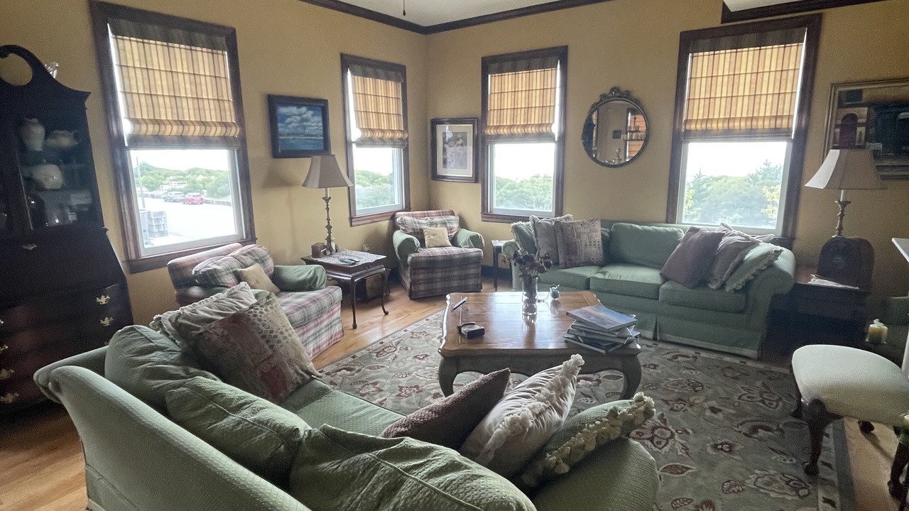 Photo of Livingroom in Admiral Estates