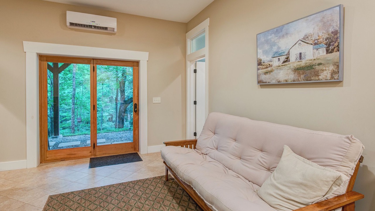 Photo of Livingroom in Sugar Grove