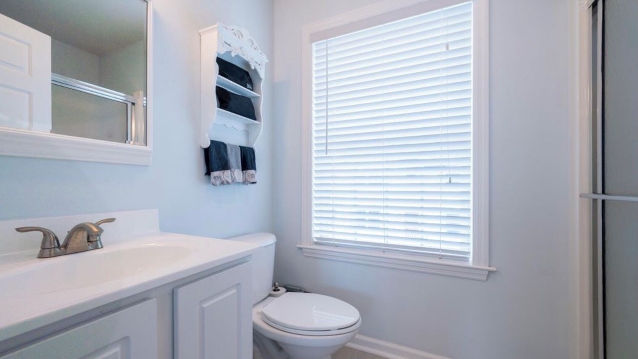 Photo of Bathroom in Dover Beaches North