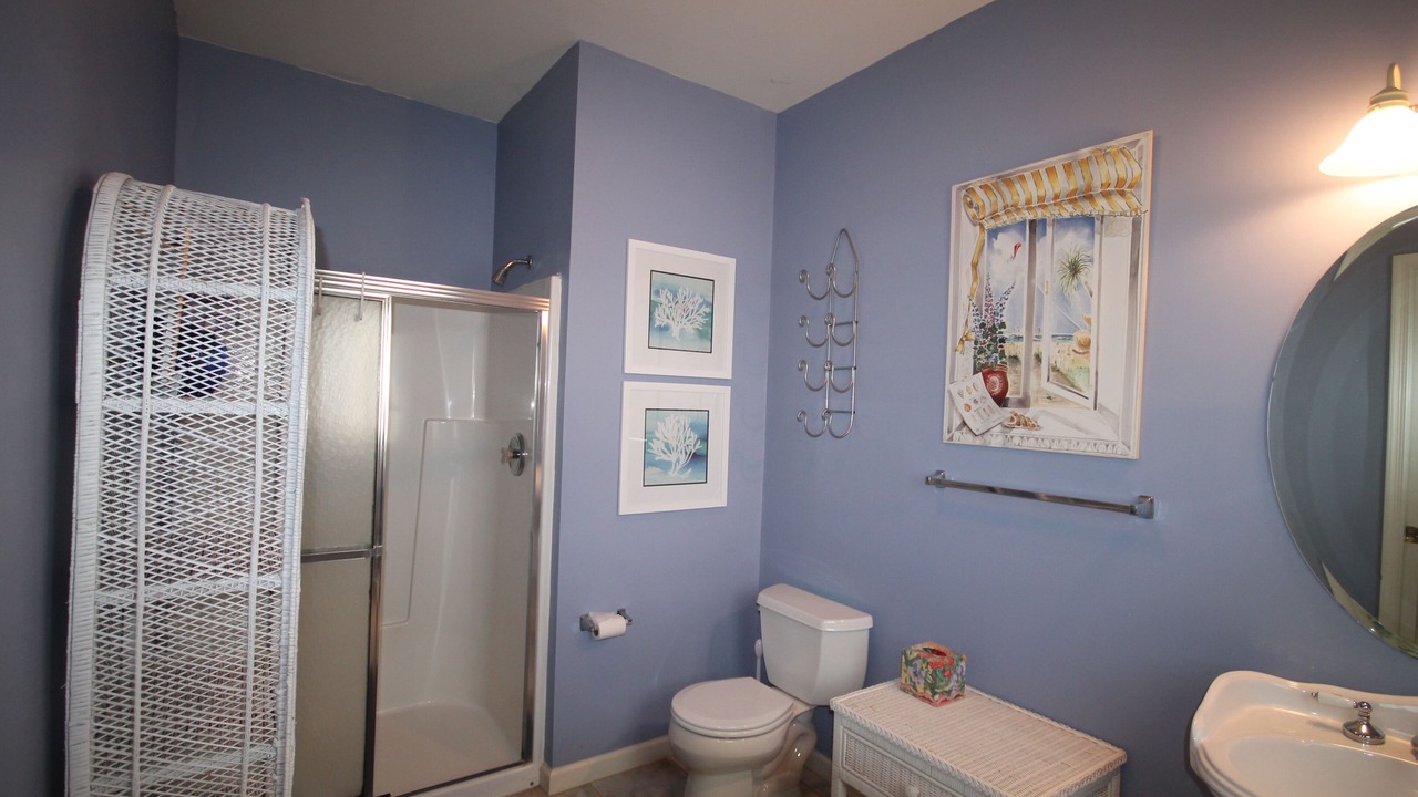 Photo of Bathroom in Admiral Estates