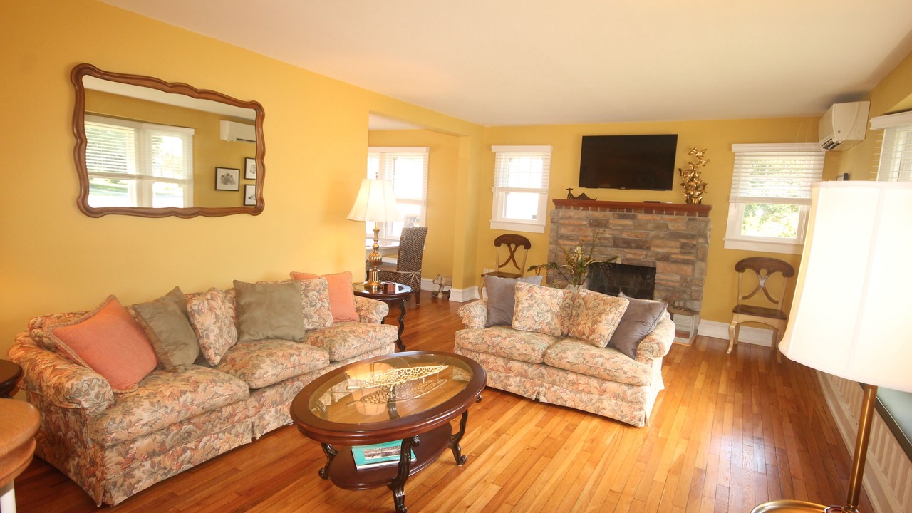 Photo of Livingroom in Village Green