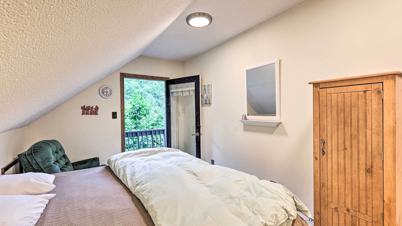 Photo of Patio Balcony in Roan Mountain