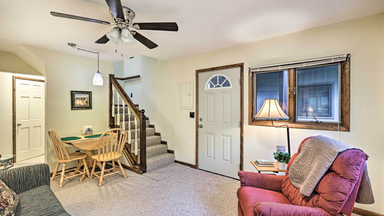 Photo of Livingroom in Roan Mountain