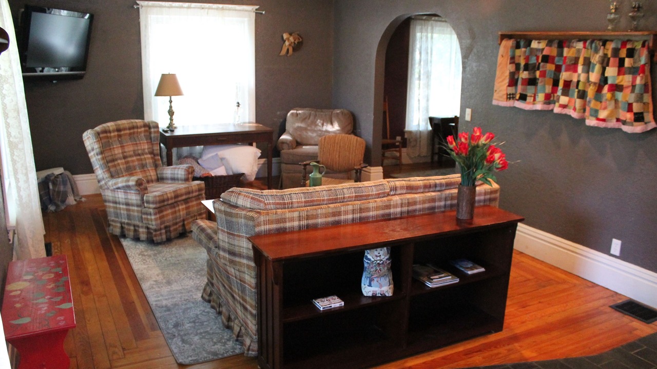 Photo of Livingroom in Hamilton