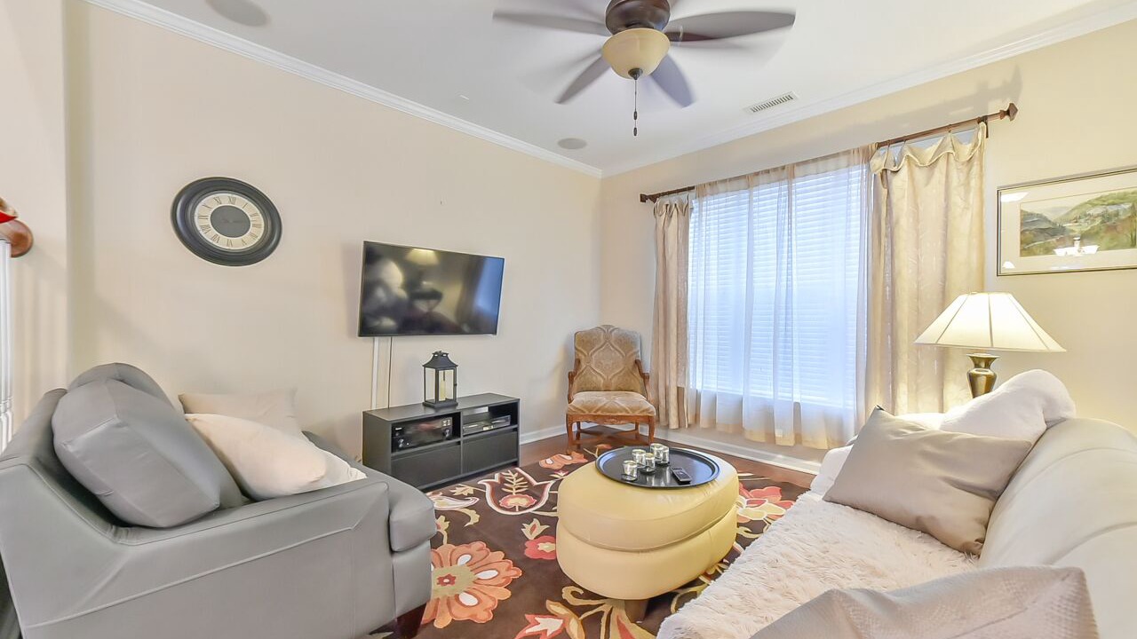 Photo of Livingroom in Chapel Hill