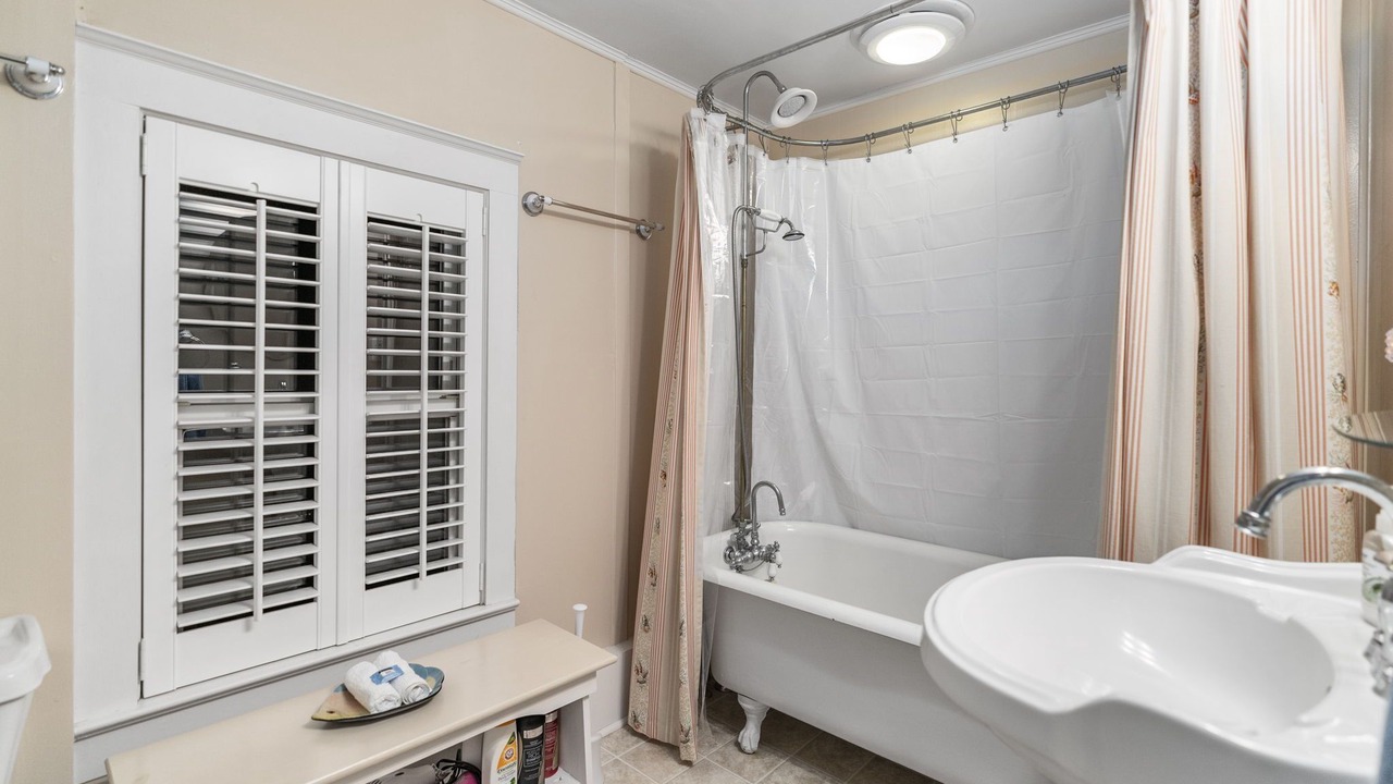 Photo of Bathroom in Colonial Beach