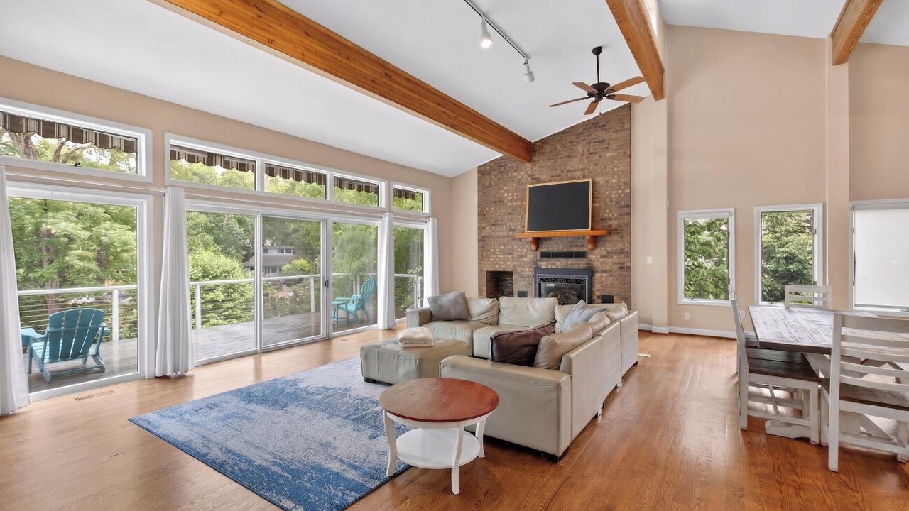 Photo of Livingroom in Locust Grove