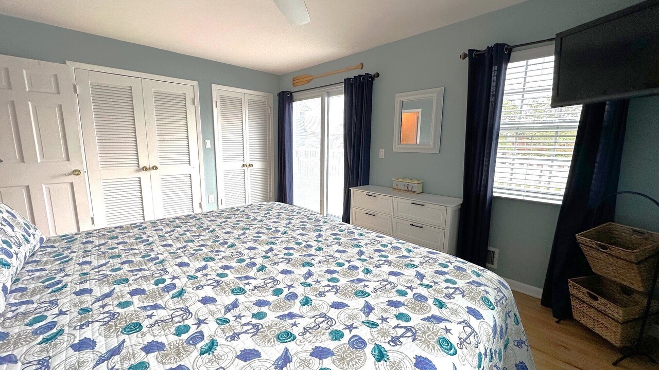 Photo of Bedroom in Wall