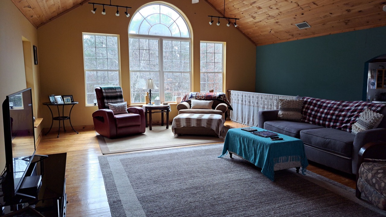 Photo of Livingroom in LaGrange