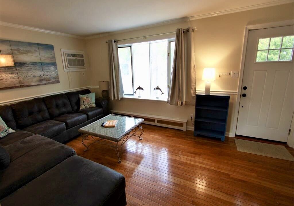Photo of Livingroom in Town Bank