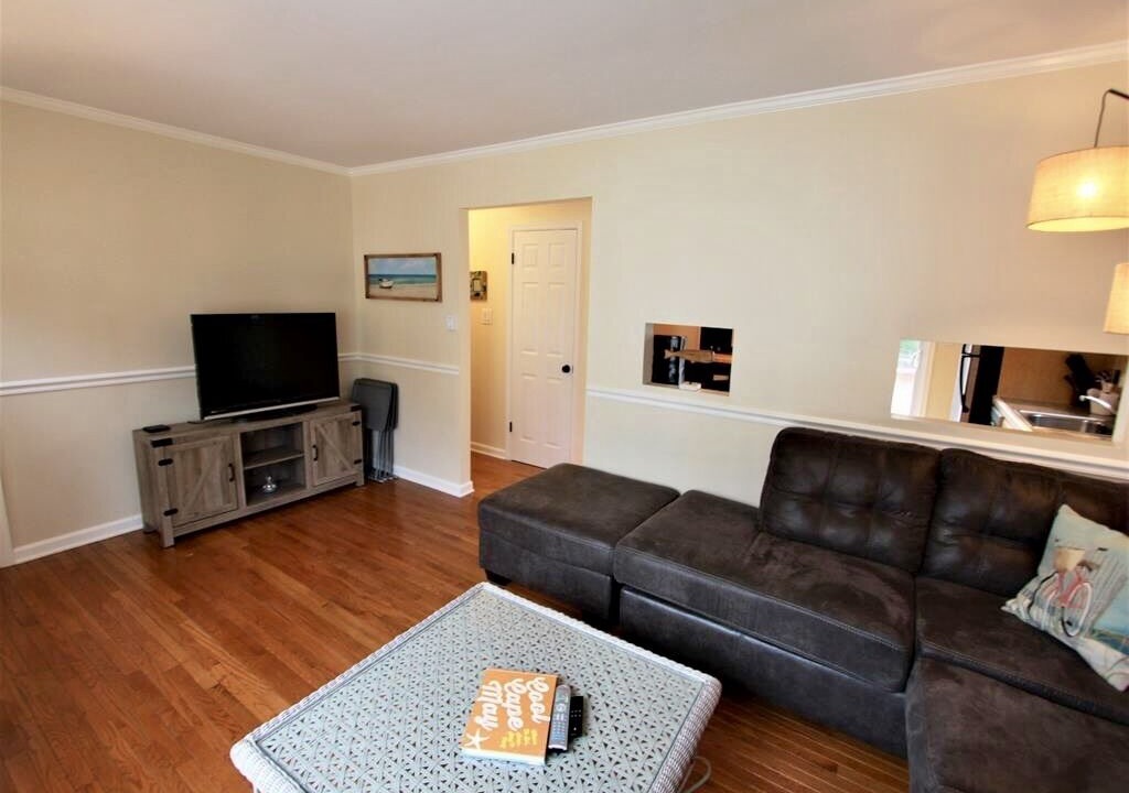 Photo of Livingroom in Town Bank