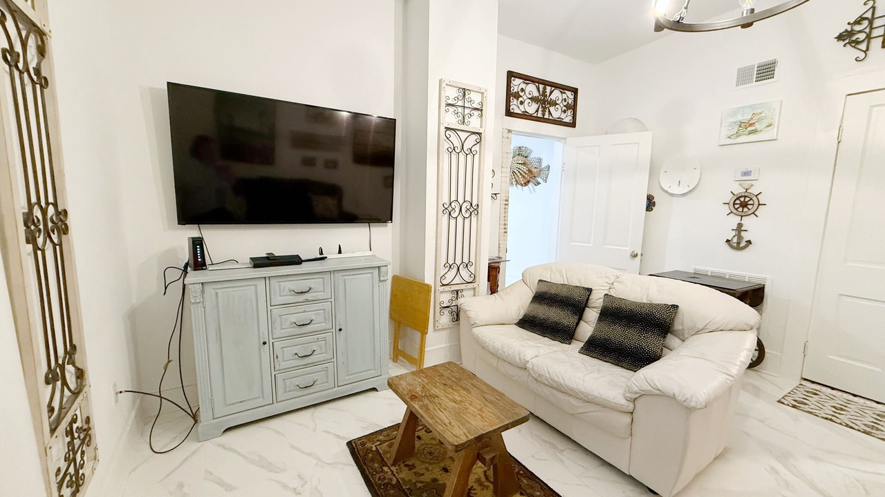 Photo of Livingroom in Colonial Beach