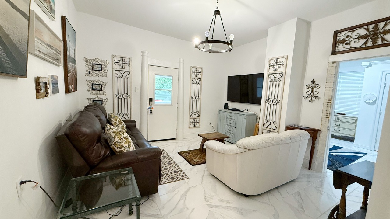 Photo of Livingroom in Colonial Beach