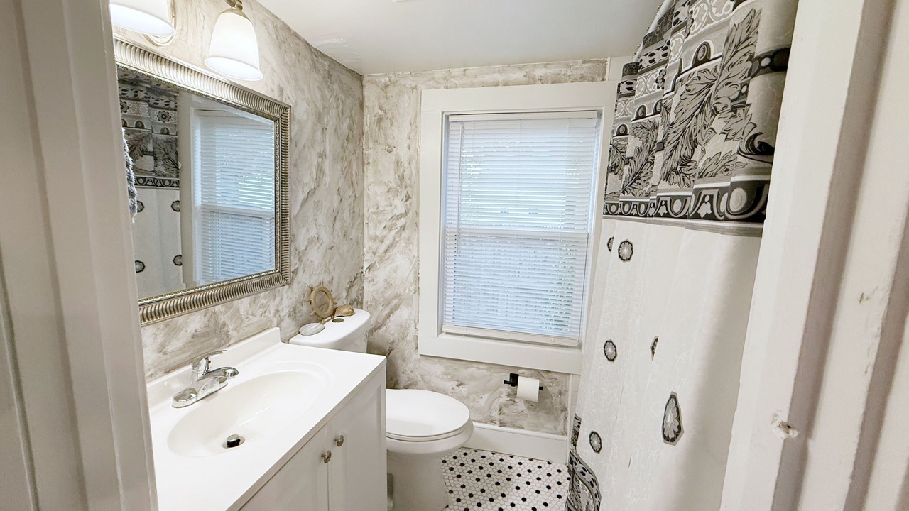 Photo of Bathroom in Colonial Beach