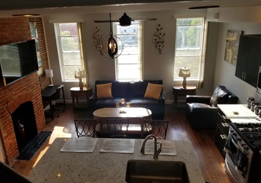 Photo of Livingroom in Downtown Baltimore