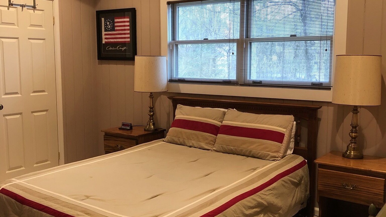 Photo of Bedroom in Guntersville