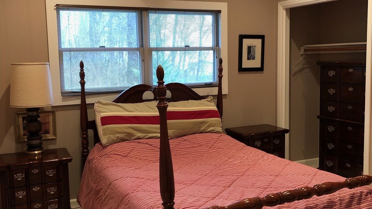 Photo of Bedroom in Guntersville