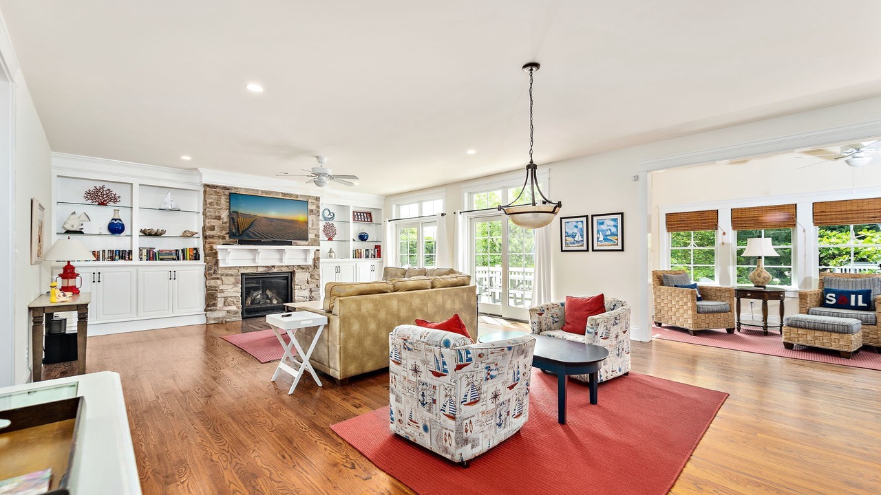Photo of Livingroom in Admiral Estates