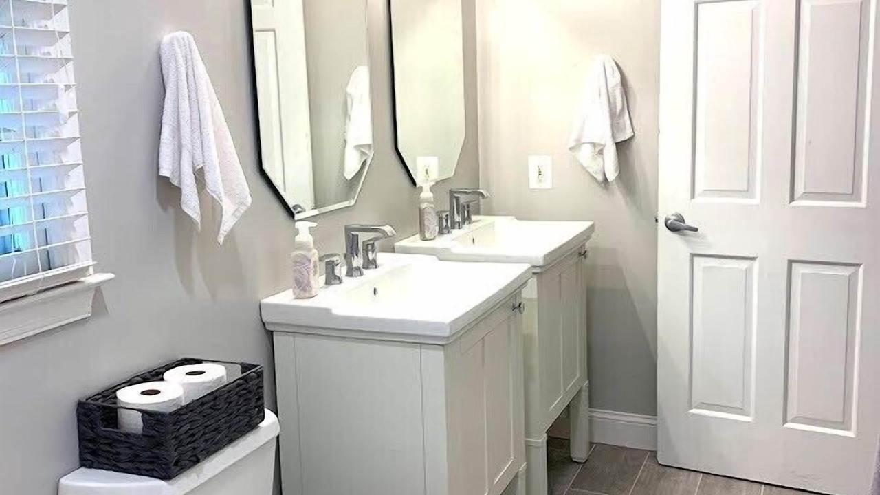Photo of Bathroom in Parole