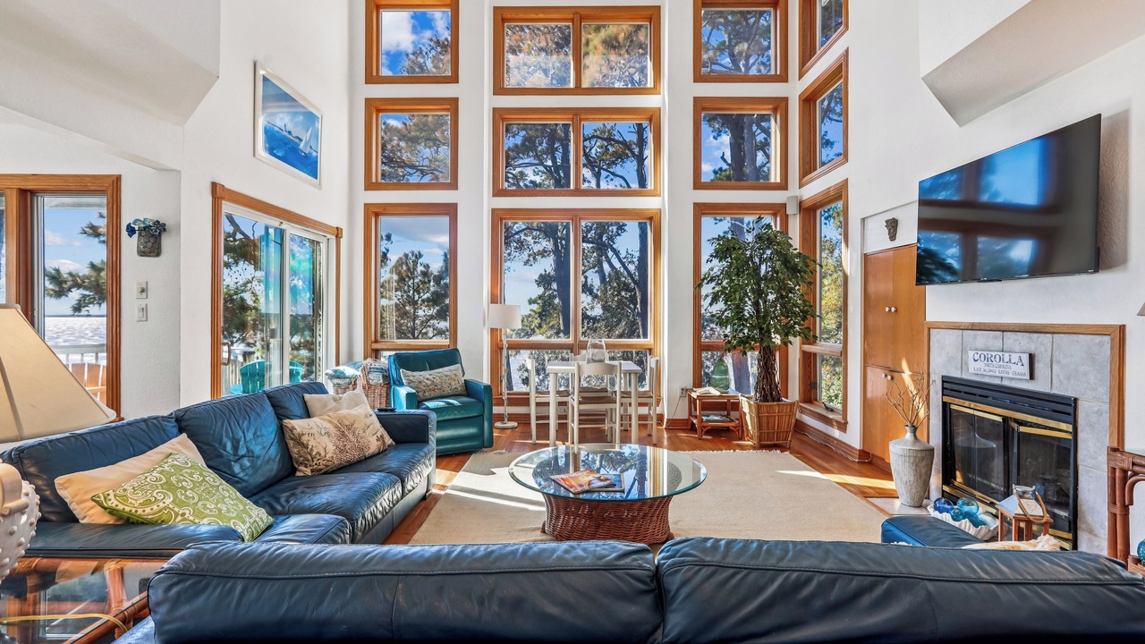 Photo of Livingroom in Monteray Shores