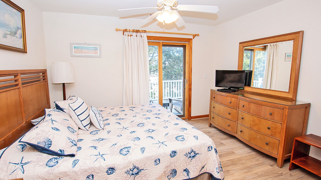 Photo of Bedroom in Monteray Shores