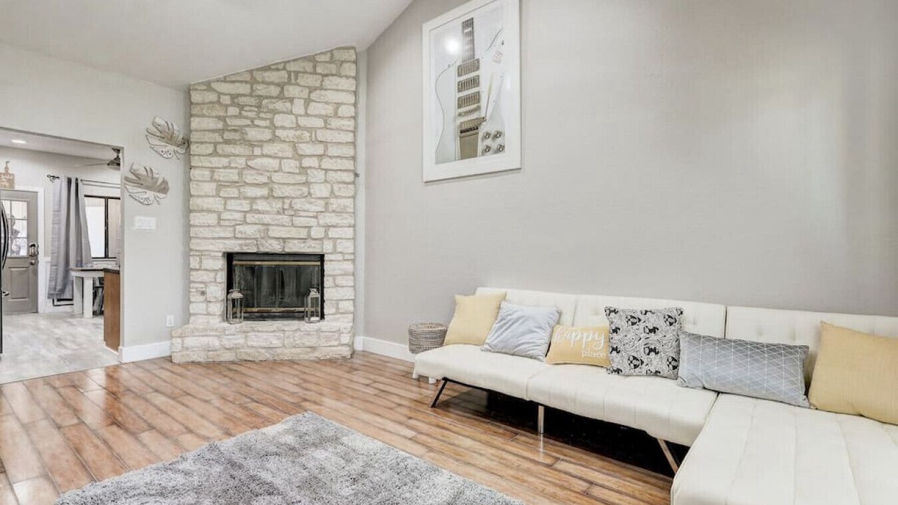 Photo of Livingroom in Pflugerville