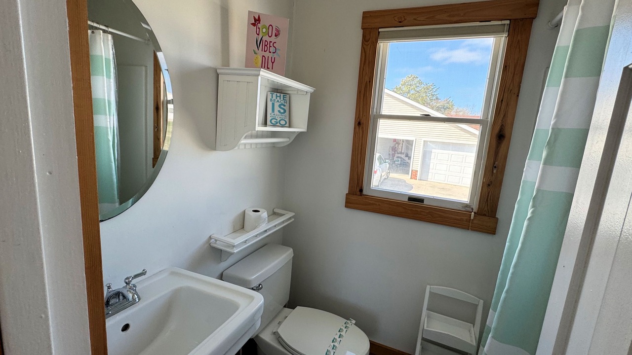 Photo of Bathroom in Deep Hole