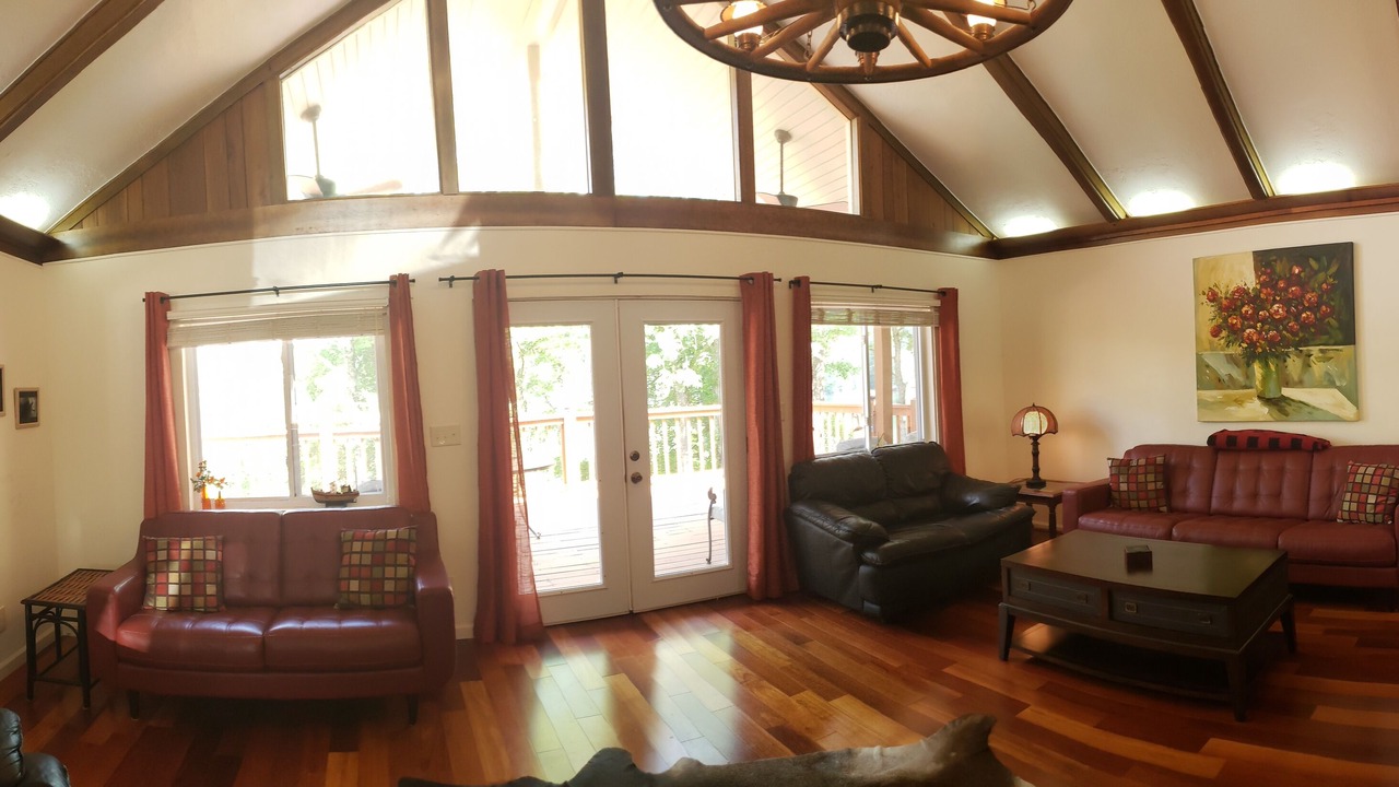 Photo of Livingroom in Madisonville