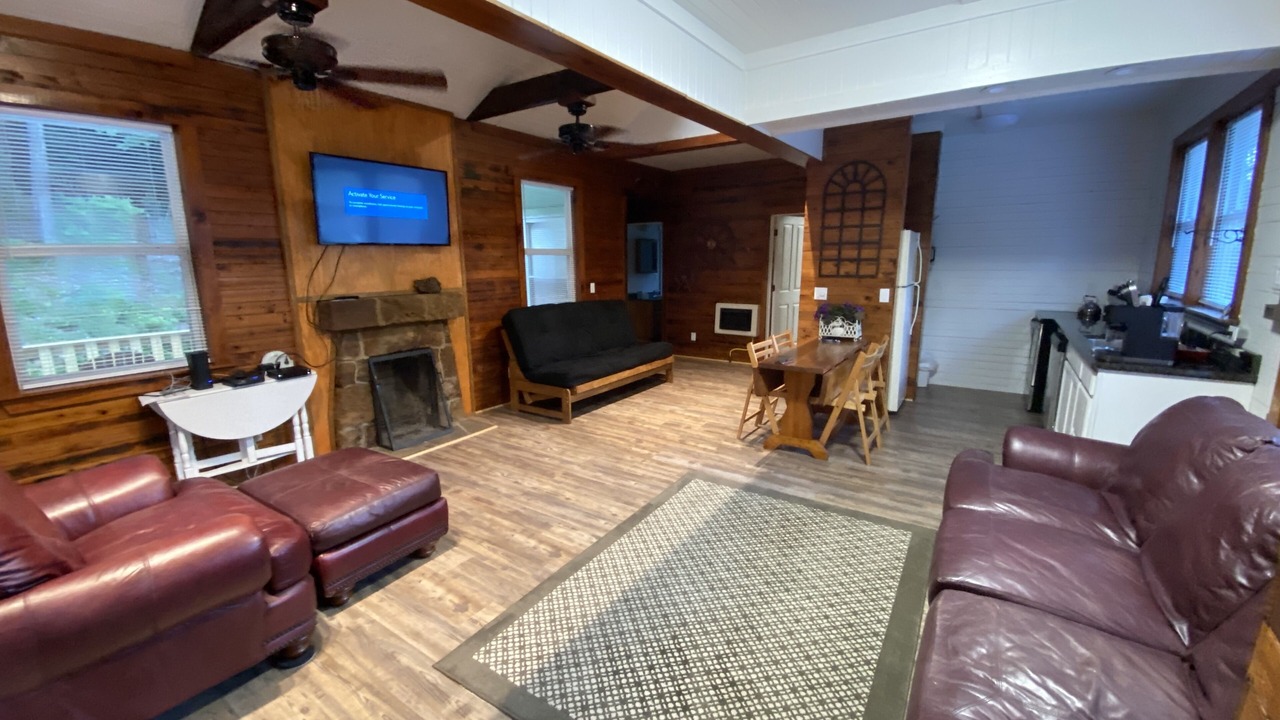 Photo of Livingroom in Guntersville