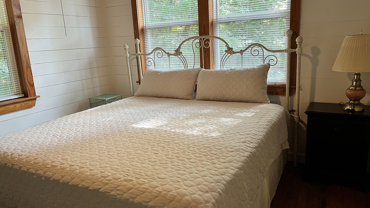 Photo of Bedroom in Guntersville