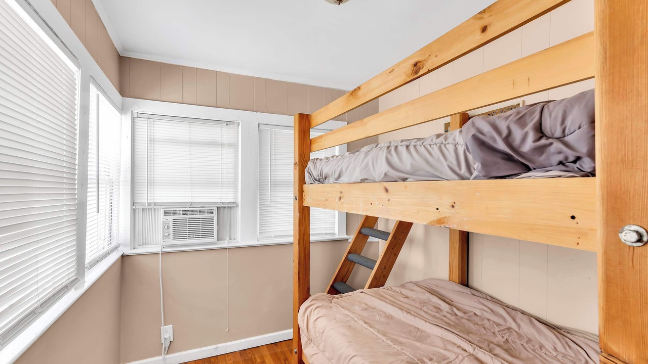 Photo of Bedroom in Seaside Heights