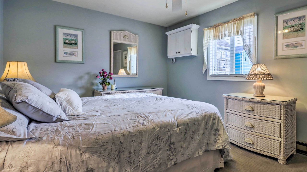 Photo of Bedroom in Caine Woods