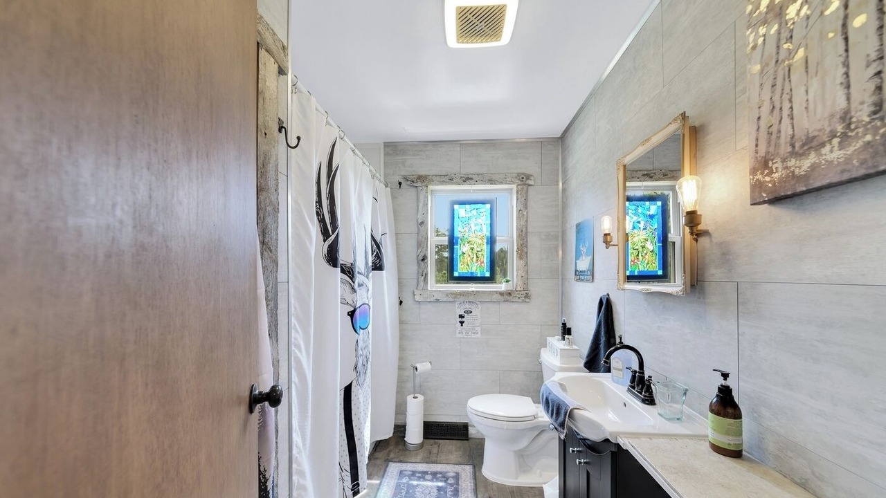 Photo of Bathroom in Deadwood