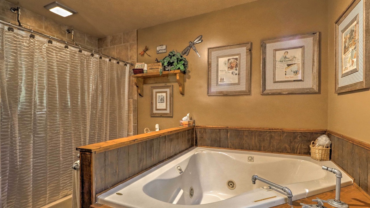 Photo of Bathroom in Pine Mountain