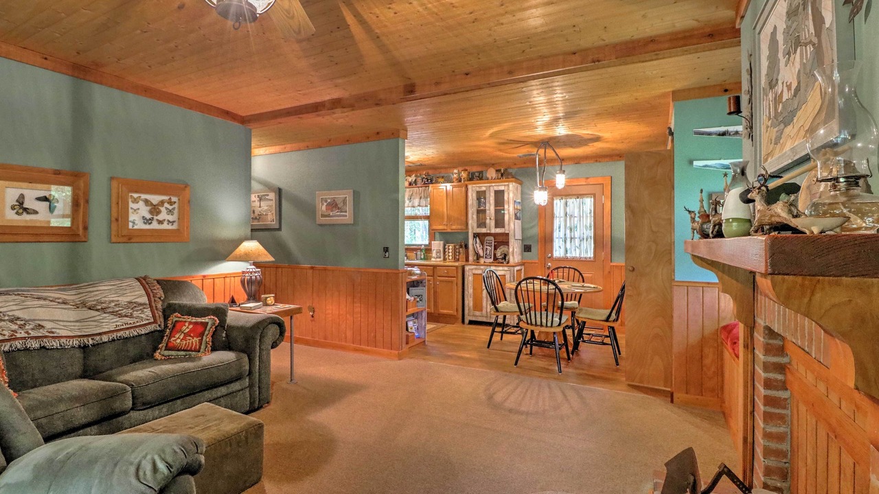 Photo of Livingroom in Pine Mountain