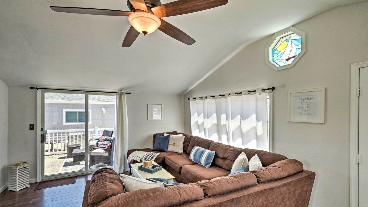 Photo of Livingroom in Ocean Beach III