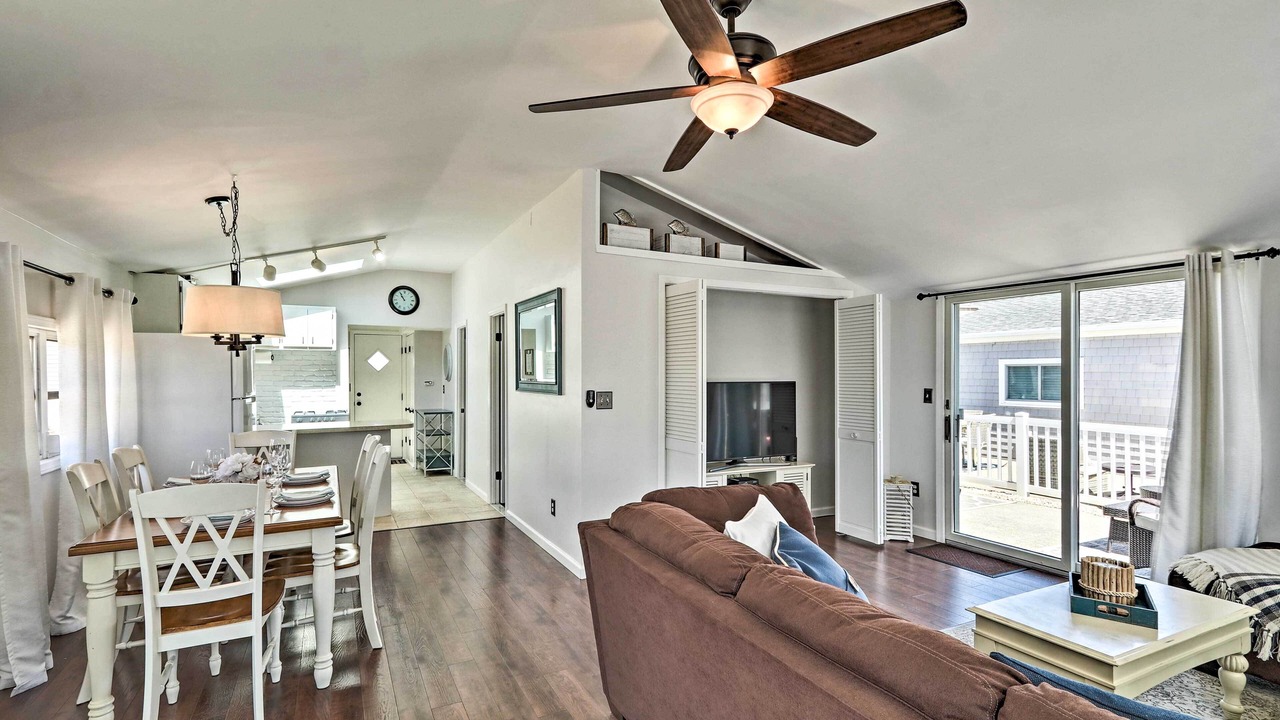 Photo of Livingroom in Ocean Beach III