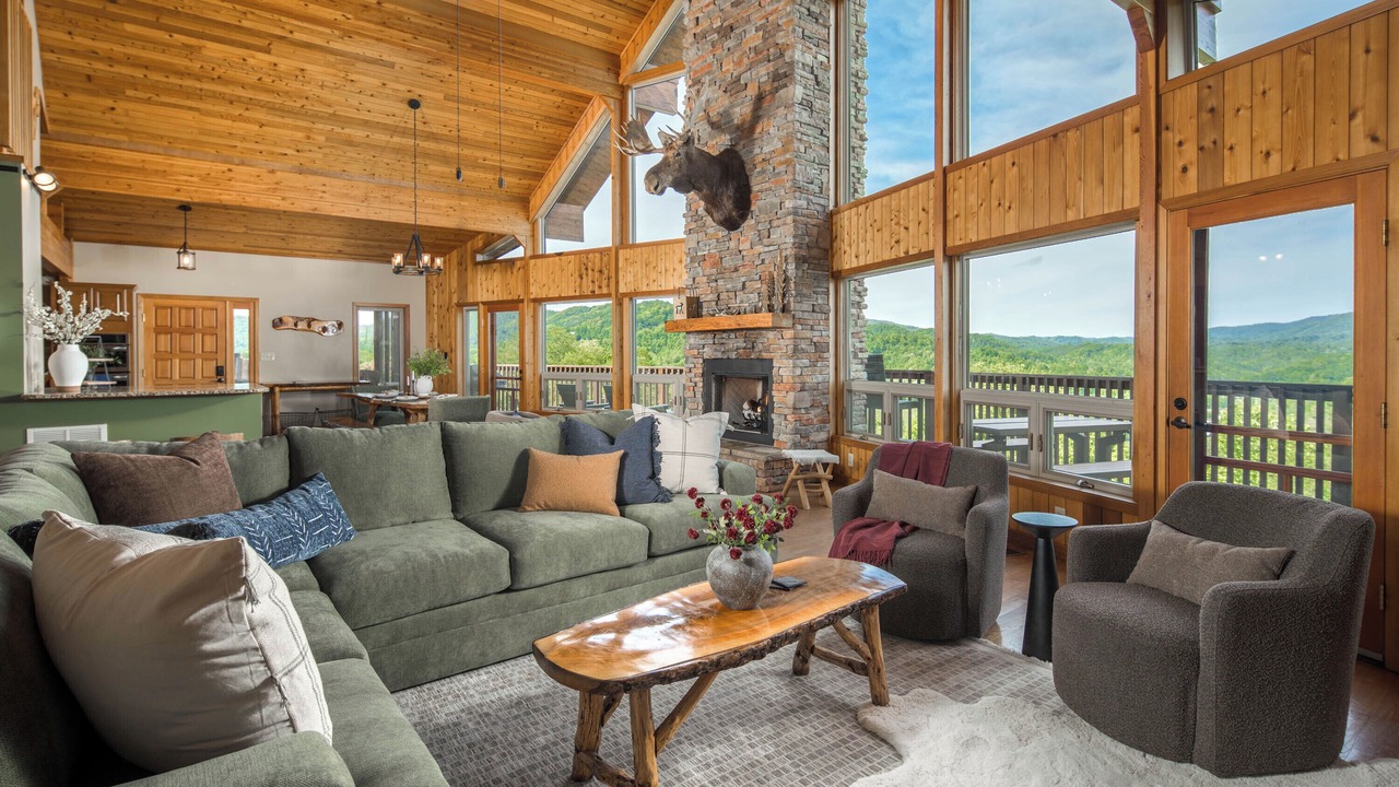 Photo of Livingroom in Sugar Grove
