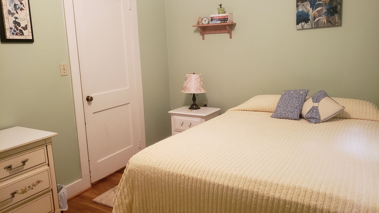 Photo of Bedroom in Shady Valley