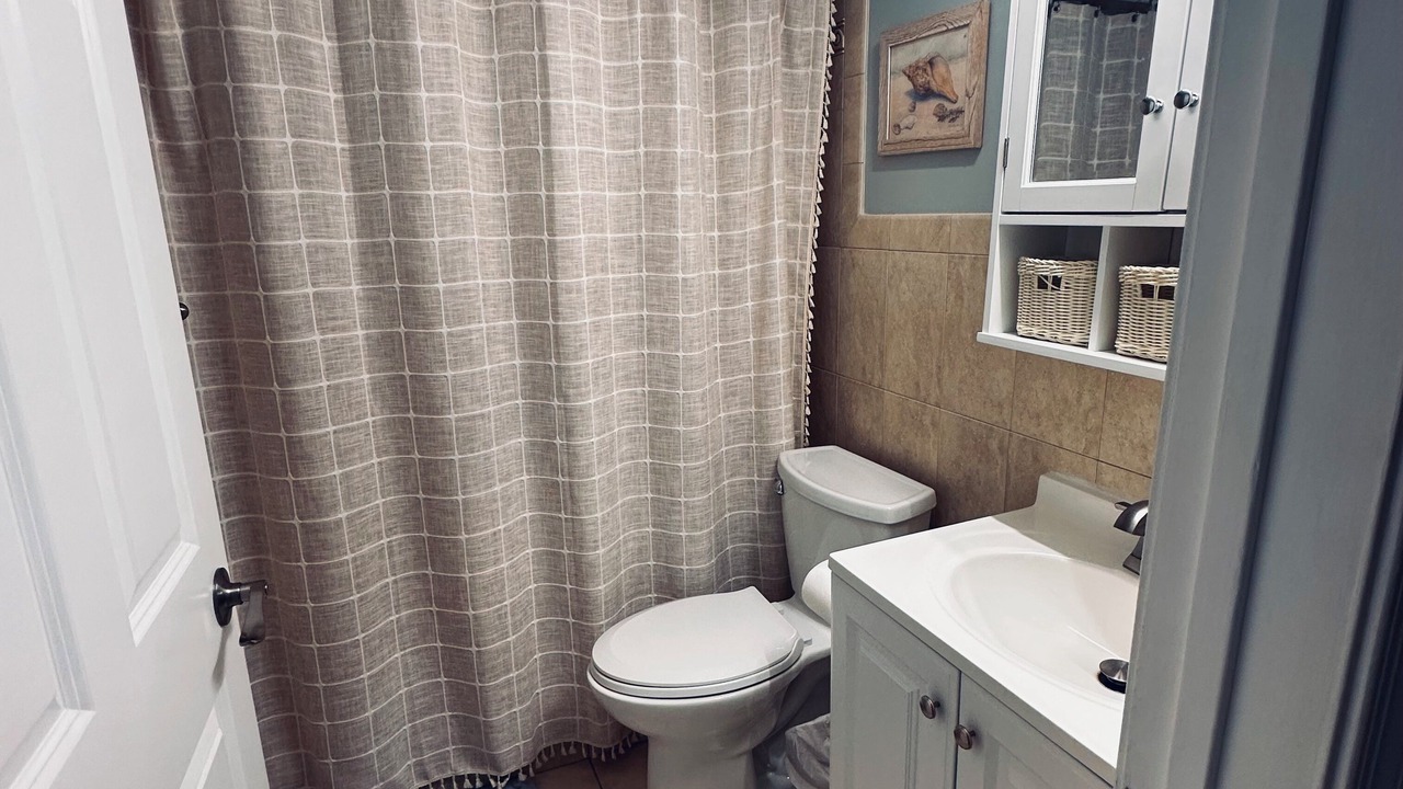 Photo of Bathroom in Admiral Estates