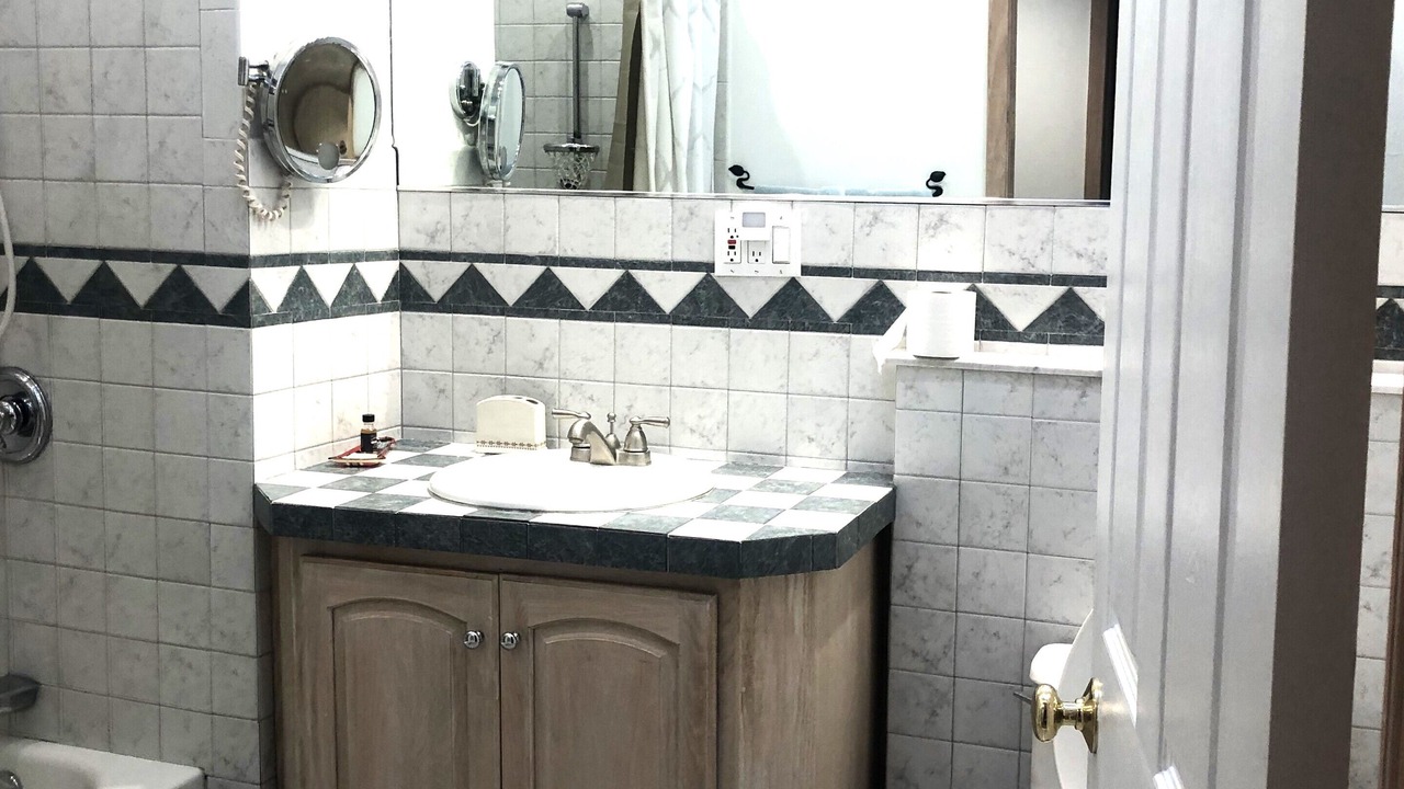 Photo of Bathroom in Wall