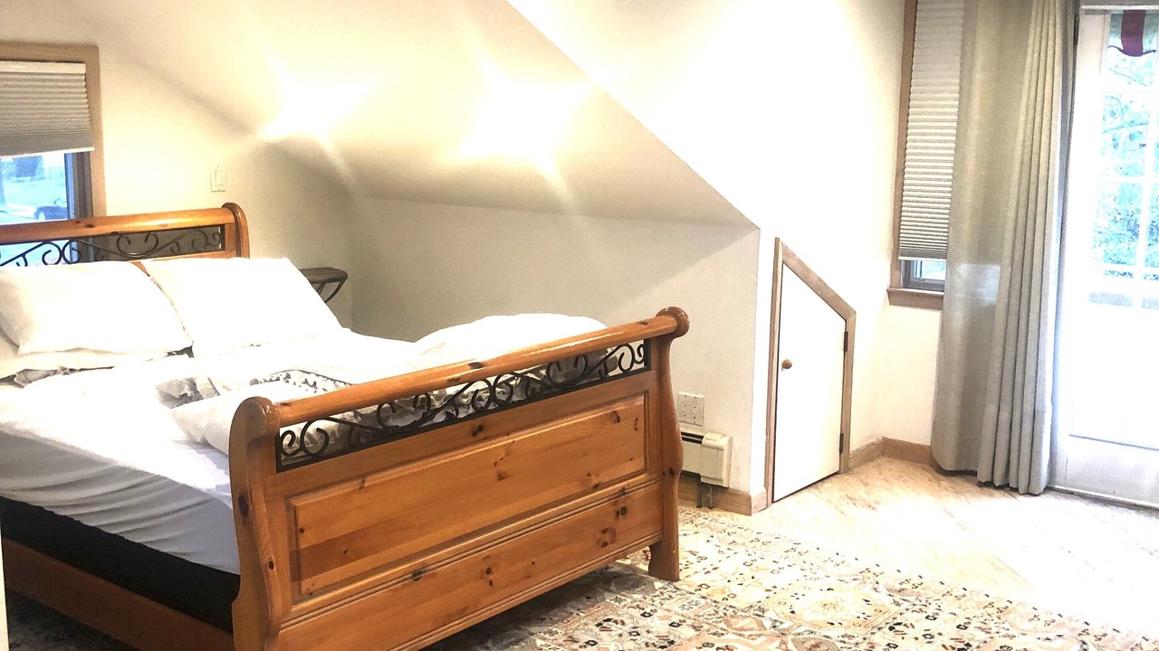 Photo of Bedroom in Wall
