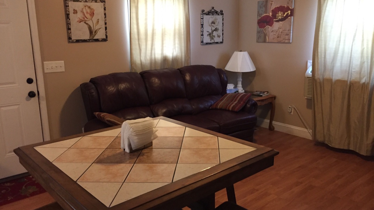 Photo of Livingroom in Guntersville