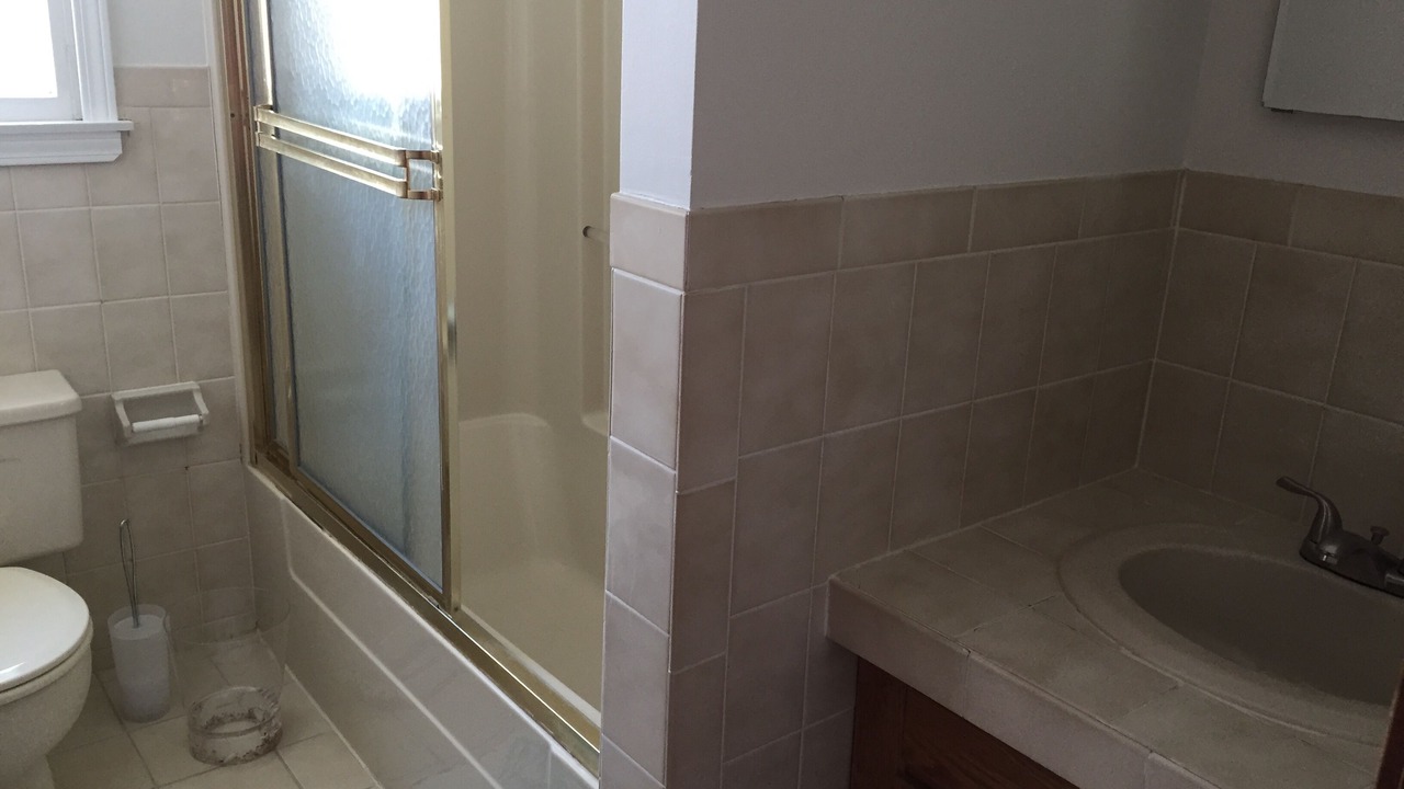 Photo of Bathroom in Wall