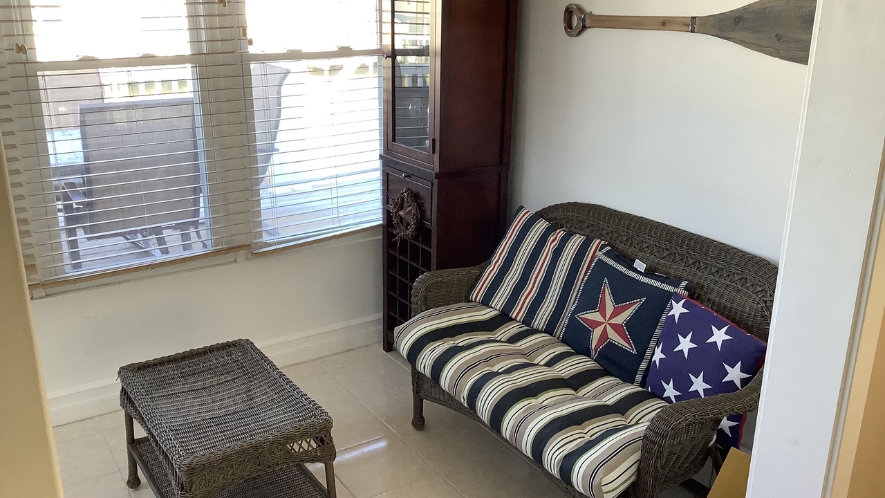 Photo of Livingroom in Beach Haven West