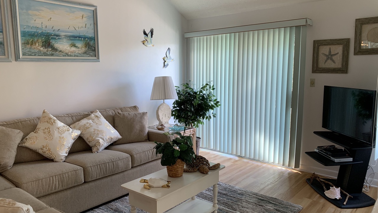 Photo of Livingroom in Heron Harbour Isle