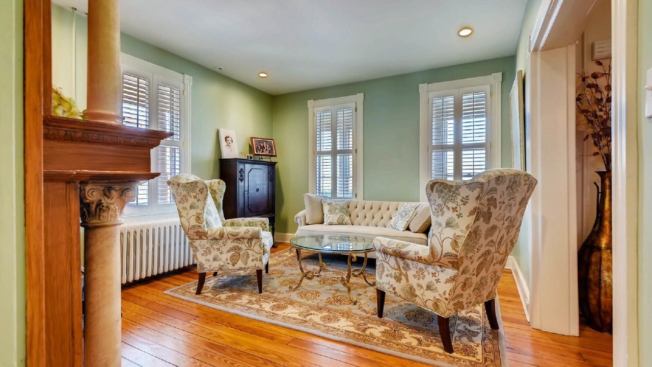 Photo of Livingroom in Historic District