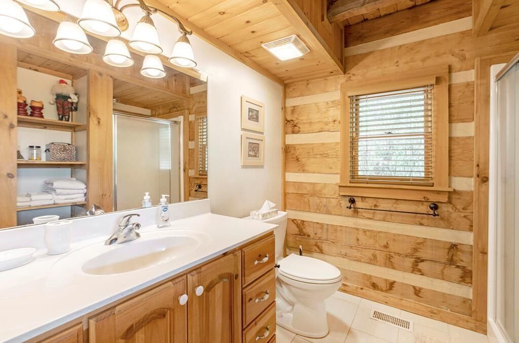 Photo of Bathroom in Seven Devils